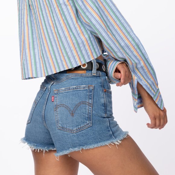 Levi's Pants - ✨NWT✨ Levi's ribcage short (size 26)